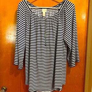 Chico’s Navy and White Blouse Size 1 (medium)
